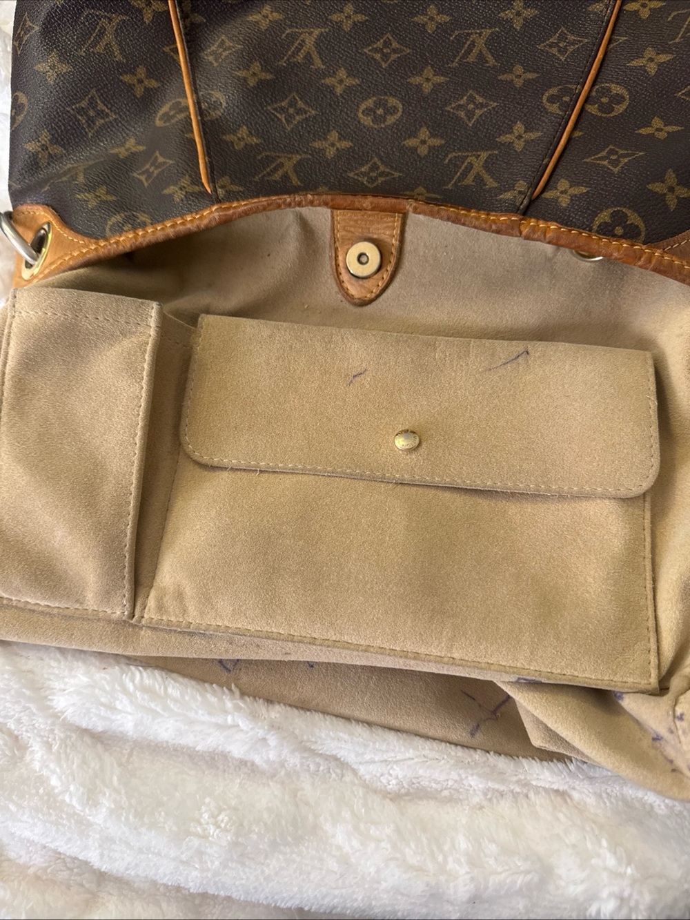 Louis Vuitton Galleria PM Brown Monogram Hobo Shoulder Bag with Tan Trim - Picture 9 of 16